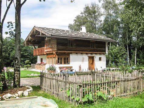 Das haus ist komfortabel ausgestattet mit kaminofen, radio/cd, fernseher/sat. Blockhaus am Teich Projekt — ZIMMEREI STOIB | Ferienhaus ...