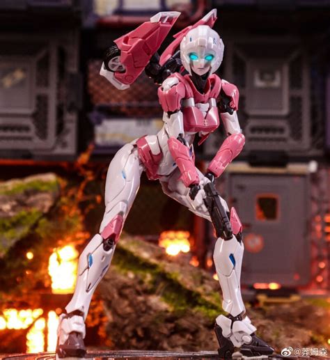 Furai Arcee In Hand Images Stop Motion Video Of Flame Toys