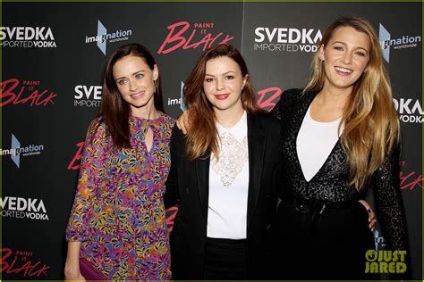 Photo Blake Lively Alexis Bledel And Amber Tamblyn Have A Mini