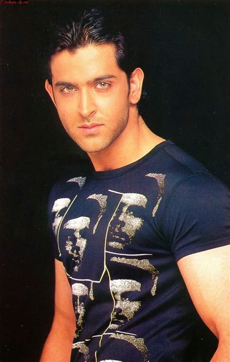 17 372 115 · обсуждают: Bollywood Stars Bibliography: Hrithik Roshan biography