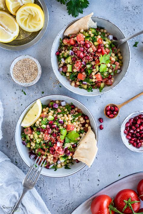 Since israeli couscous is toasted, it yields a more nutty flavor than regular couscous. Tabouleh - Libanesischer Petersiliensalat mit Perl ...