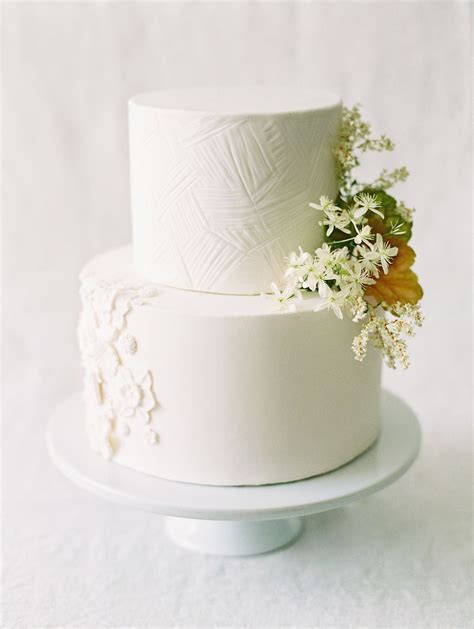 30 Stunning All White Wedding Cakes