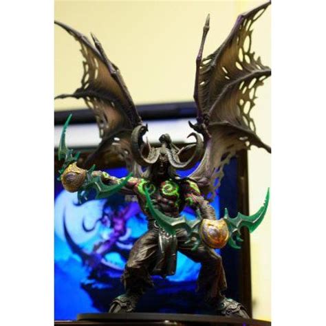 dc unlimited world of warcraft series 5 illidan in demon form deluxe collector figure toys
