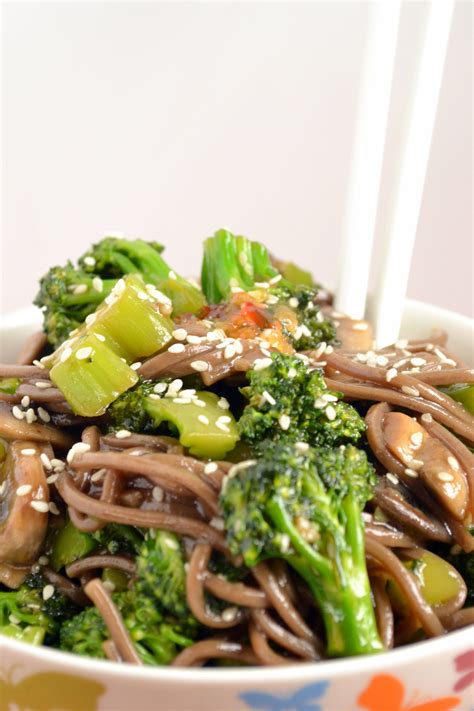 The sweet, crunchy broccoli always goes well with the tender beef and the umami flavor of soy and oyster sauce. Alkaline Stir Fry Recipe / How to Make TEN Nourishing Alkaline Meals from 12 Simple ...