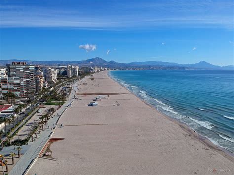 El apartamento está en una urbanización cerrada situada en el centro de la playa de san juan, siendo la más grande de la zona (50.000 metros cuadrados), con. La Playa San Juan, Alicante, by Drone | www.fotomondeo.com ...