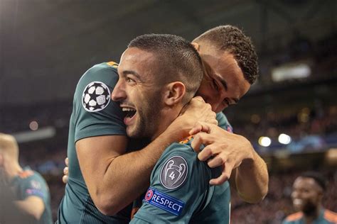 Hakim ziyech heeft zijn contract bij ajax verlengd. Hakim Ziyech: 'Ajax zal voor altijd een speciale plek bij ...