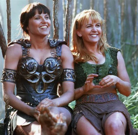 Xena And Gabrielle Lucy Lawless Renee Oconnor Tv Show 8x10 Glossy Photo