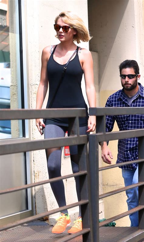 Taylor Swift In Spandex Outside Of Her Gym In New York 8