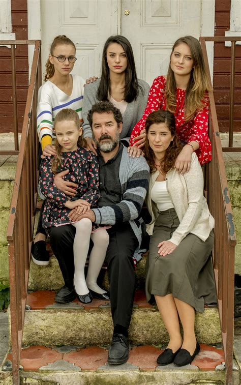 Cansu dere ve caner cindoruk oyuncularının başrolde oynadığı sadakatsiz dram ve aksiyon dolu bir dizidir. Kızlarım İçin dizisinin yayın tarihi belli oldu! - Magazin ...