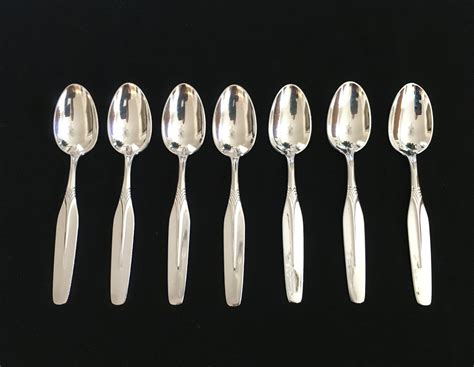 Ny Liljesølvbestikk og sølvtøy i 830s av Th Olsens Eftf – Askeladdens Sølv