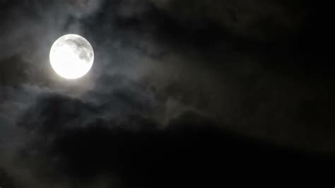 Ultra Hd 4k Full Moon In Clouds On Sky Night View Moon