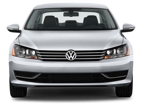 The steering responds briskly to inputs as well. Image: 2013 Volkswagen Passat 4-door Sedan 2.5L Auto SE ...
