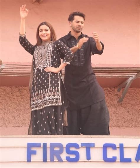 varun dhawan and alia bhatt perform the new song first class from kalank at a single screen