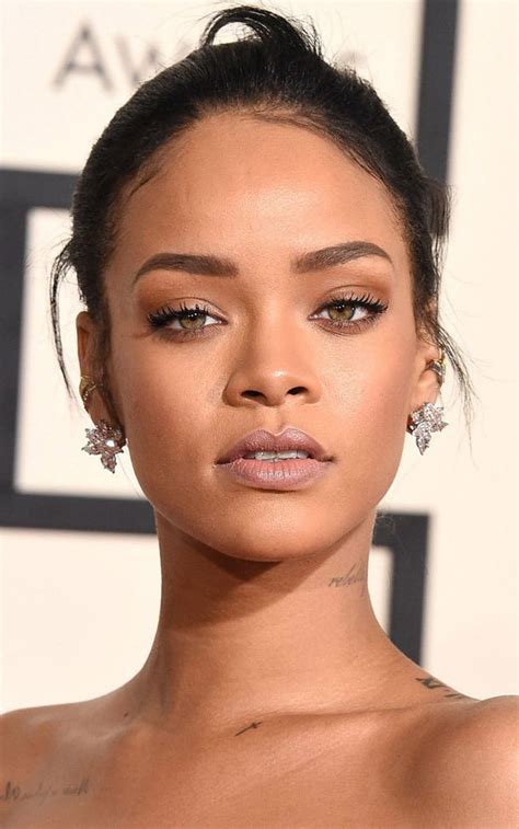 The choppiness in the layers adds sharpness to the cut that is easy to style and wear daily. Oblong face shape | HOWTOWEAR Fashion