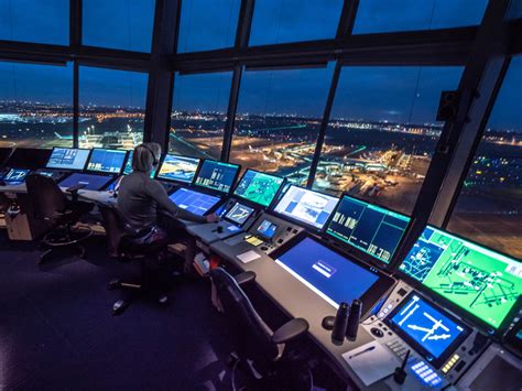 Air traffic controllers work between 37 and 40 hours a week, which is spread our in shifts over days, nights and weekends, as well as public holidays. Amsterdam Air Traffic Control Visit - SamChui.com