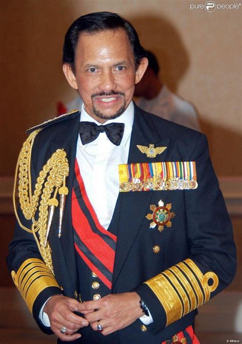 Sultan hassanal bolkiah net worth is estimated to be around of $20 billion. Hassanal Bolkiah - Quelle est sa taille