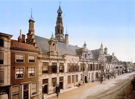 The municipality of leiden had a population of 123,856 in august 2017, but the city forms one densely connected agglomeration with its suburbs oegstgeest, leiderdorp, voorschoten and zoeterwoude with 206. Leiden wil duurzame stad worden - Energienieuws