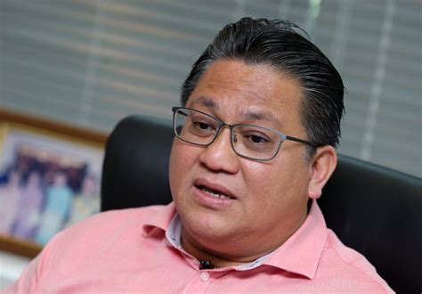 Datuk nur jazlan mohamed (born february 15, 1966) is a malaysian politician and is currently the member of the parliament of malaysia for the pulai constituency in the state of johor. NST's 10 Quickies with Datuk Nur Jazlan Mohamed [NSTTV ...