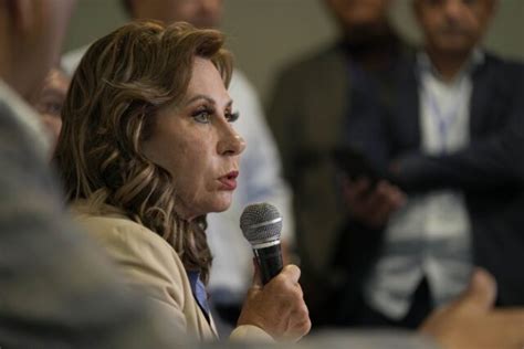 Guatemalas Political Turmoil Deepens As 1 Candidate Is Targeted And The Other Suspends Her