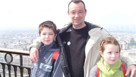 Alors que l'enquête se poursuit dans l'affaire de la disparition de la famille troadec à orvault, en. Gezin met twee kinderen mysterieus verdwenen. Waar is de ...