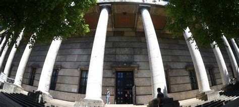 Das haus der kunst bietet mehrmals wöchentlich öffentliche führungen zur ausstellung postwar: Münchener Haus der Kunst sagt Joan Jonas Ausstellung ab ...
