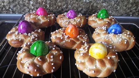 Osterzopf traditional german easter bread by osram a 11. Little German Easter Sweet Bread Nests • Best German Recipes