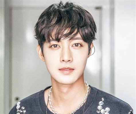 He is a member of shinee's boyband. Kim Hyun-joong Biography - Facts, Childhood, Family ...