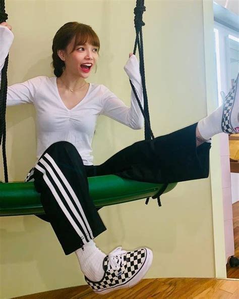 How to lose weight like jimin? AOA's Jimin looks tiny on a swing ~ Netizen Buzz
