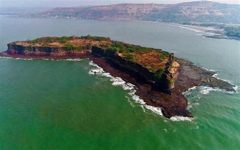 Beautiful Suvarnadurg Fort In The Arabian Sea Whatshot Mumbai