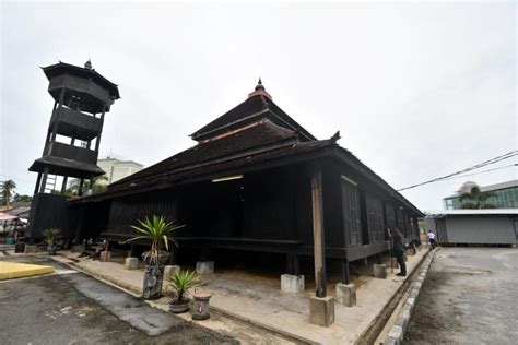 Masjid kampung laut adalah sebuah masjid yang berada di kelantan, malaysia. Masjid Kampung Laut kembali ke tapak asal | Kool FM