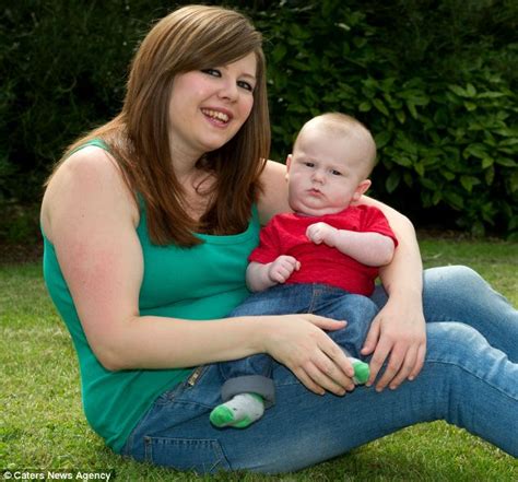 Jadwal bayi adalah jadwal orangtua. ( Foto ) Kasihan Bayi Ini Tumbuh Kista Sangat Besar Di Kepala