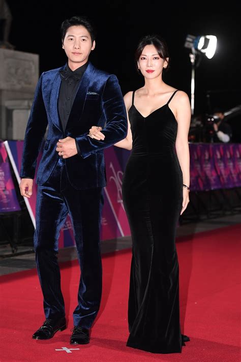 Penthouse) is a south korean television series starring lee ji ah, kim so yeon, eugene, uhm ki joon, park eun seok, and yoon jong hoon. Actress Kim So Yeon's Husband Lee Sang Woo To Make Special Appearance For 'Penthouse' Season 2 ...
