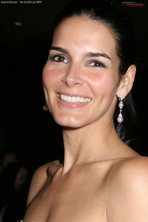 Angie Harmon Wallpapers Images Photos Pictures Backgrounds