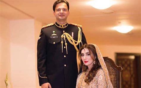 اداکارہ عائشہ خان کے شوہر میجر عقبہ نے ولیمے کی تقریب میں کون سے کپڑے پہنے؟ تصاویر نے سوشل میڈیا پر
