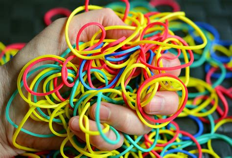 Elastomere werden gerne als federungselement oder stoßfänger benutzt und man findet sie häufig in federgabeln und ähnlichen mechanismen. Entstehung von Plastik - lernen mit Serlo!