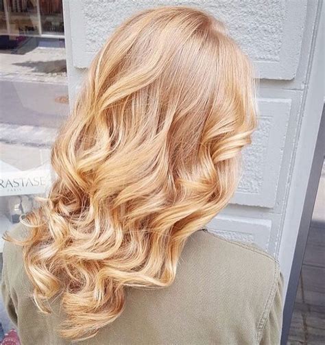 Pepe najarro is a bartender working in el coyote cojo bar in heywood. Pin auf Blondes Haar