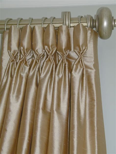 Goblet curtain heading trimmed with gimp braid with luxury tiebacks. Maison Decor: Goblet Pleat Draperies