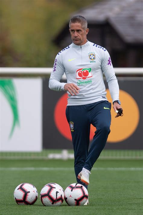 Apenas onze jogos totais, somando três vitórias, quatro empates e quatro. CBF define Sylvinho como treinador da Seleção Brasileira ...