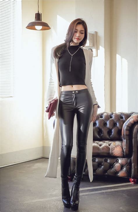 Leather Leggings Outfit Legging Outfits Shiny Leggings Leather Wear Leather Fashion Leather