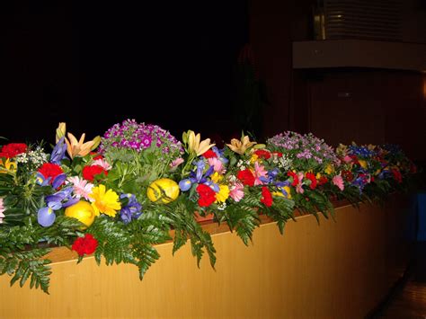 Del mismo modo, os brindará diferentes detalles y arreglos florales, tales como, ramo de novia, ceremonia. Decoración para escenarios - Floristería San Lorenzo ...