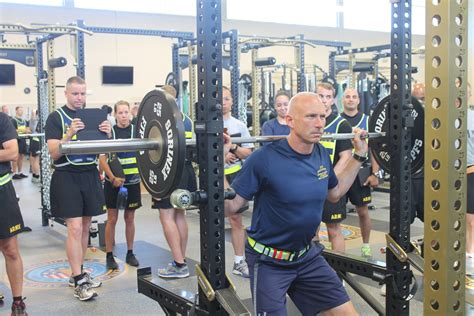 NYC cops experience Army fitness training | Article | The United States