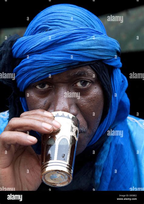 African Nomad From Mauritania Drinking Teanorth Africa Stock Photo Alamy