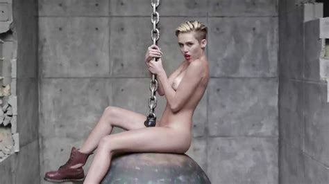 Miley Cyrus Naked 32 Pics GIFs Video TheFappening