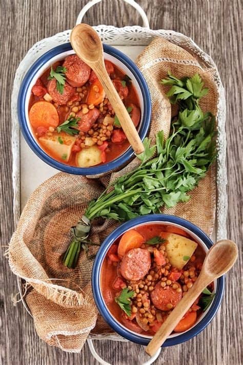 Cocinar a fuego fuerte hasta que el chorizo también esté dorado. Sopa de lentejas con chorizo y chipotle receta fácil