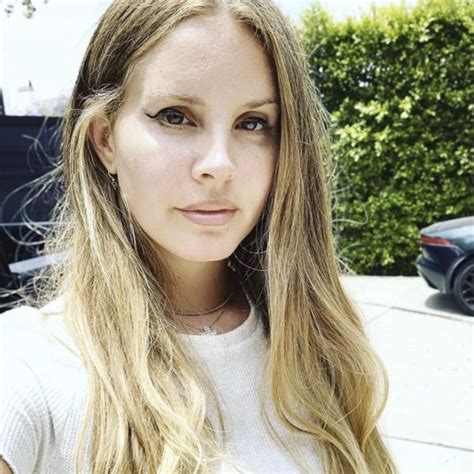 Lana Del Rey Transformed Her Hair From Blonde To Jet Black