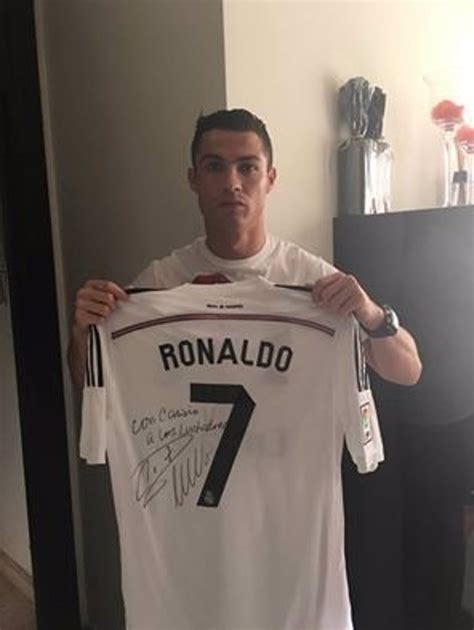 Cristiano Ronaldo dona una camiseta firmada para su subasta a favor de