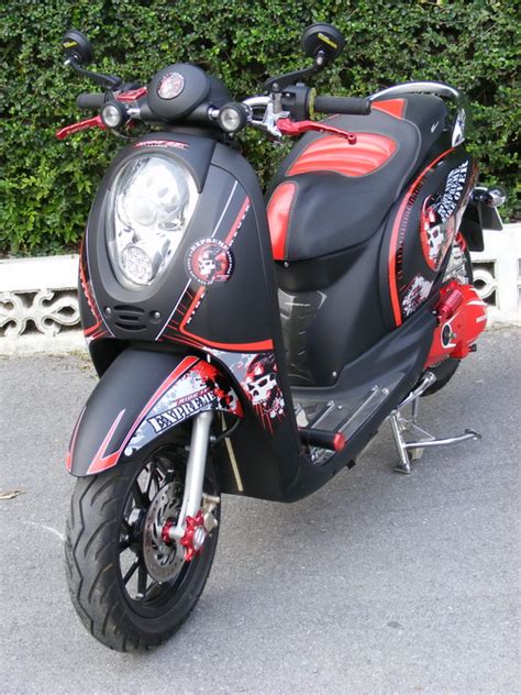 Dimana untuk urusan dapur pacu,motor honda scoopy ini dipersenjatai dengan mesin teknologi injeksi yang membuat. Foto gambar modifikasi scoopy fi velg ring 14 atau 17 ...