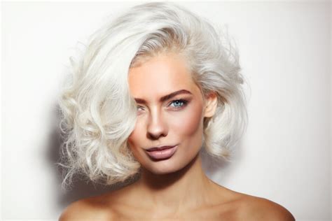 20 Trendy Platinum Blonde Hair Ideas For 2023