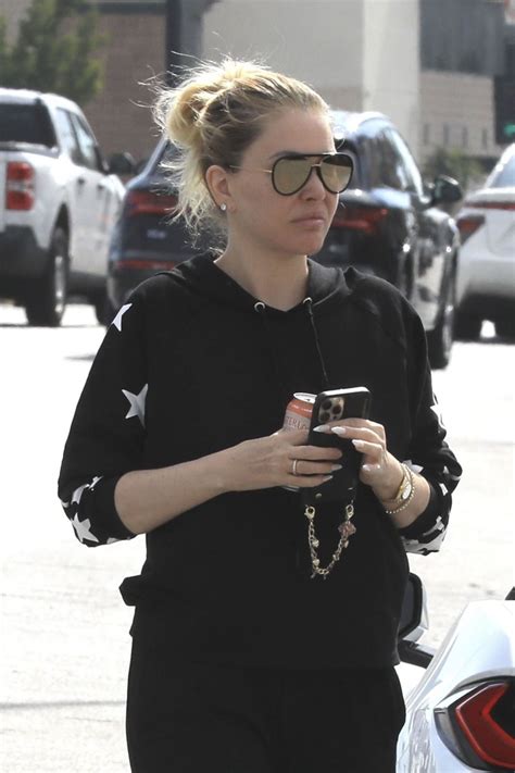 Shanna Moakler Out And About In Los Angeles 09012023 Hawtcelebs
