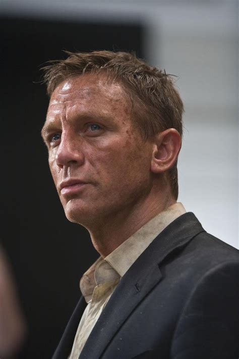 James bond's loyalty to m is tested when her past comes back to haunt her. Daniel Craig hylder Obama: På tide med en sort James Bond ...